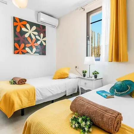 Playa Blanca Sleeps 6 Pool Air Con Wifi *